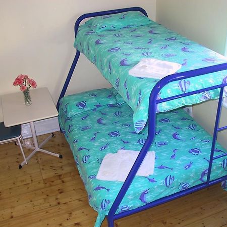 Ocean Beach Backpackers Hostel Perth Buitenkant foto