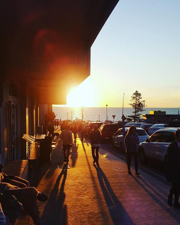 Ocean Beach Backpackers Hostel Perth Buitenkant foto
