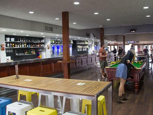 Ocean Beach Backpackers Hostel Perth Buitenkant foto